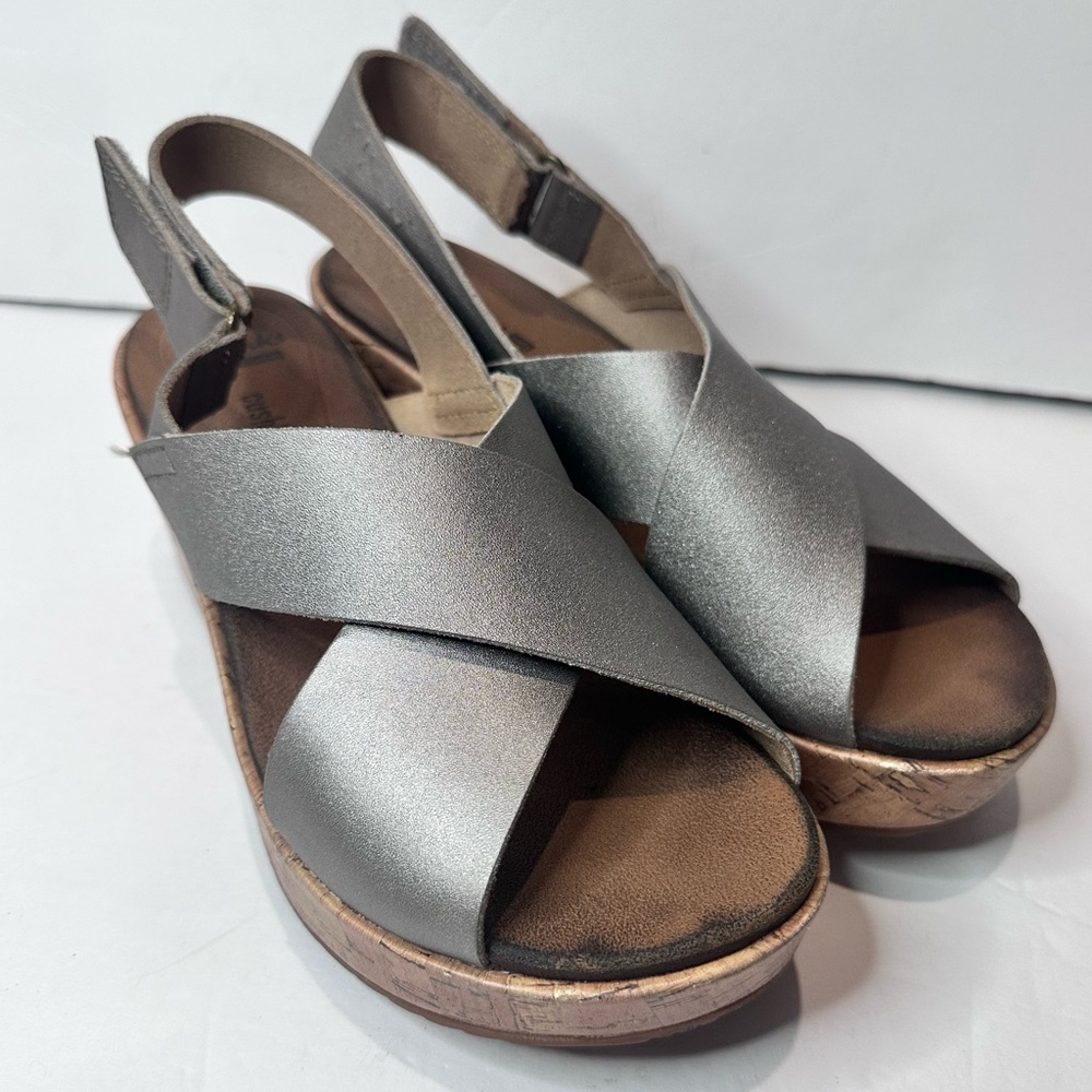 Clarks Women's Metallic Wedge Sandals - Picture 7 of 9